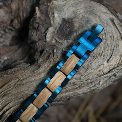 Infinity Blue – Olijfhout & Laserblauw RVS Armband